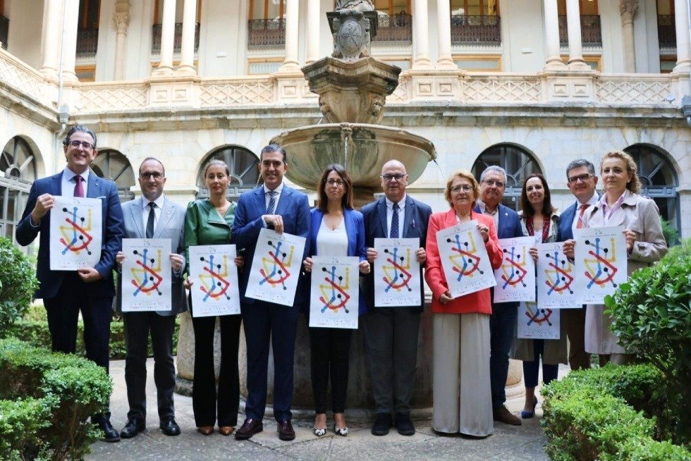 Foto de familia de la presentación del festival